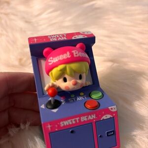 POPMART Sweet Bean Planet Bean Arcade Figure